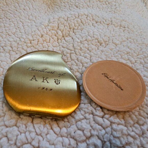 Vintage 1949 Elgin American Zodiac Compact – Sweetheart of AKΨ + Original Puff - Picture 2 of 11